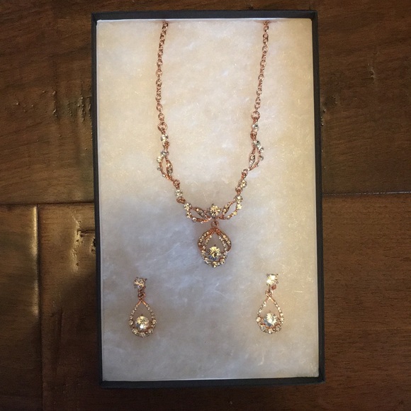 Dress and Accessories Bundle - Picture 5 of 6